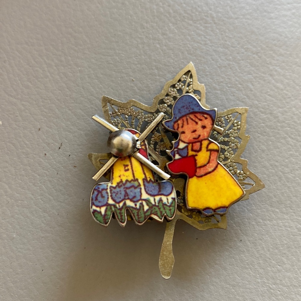 Vintage holland brooch
